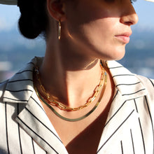 Load image into Gallery viewer, Sleek Herringbone 18&quot; Chain - Elzom
